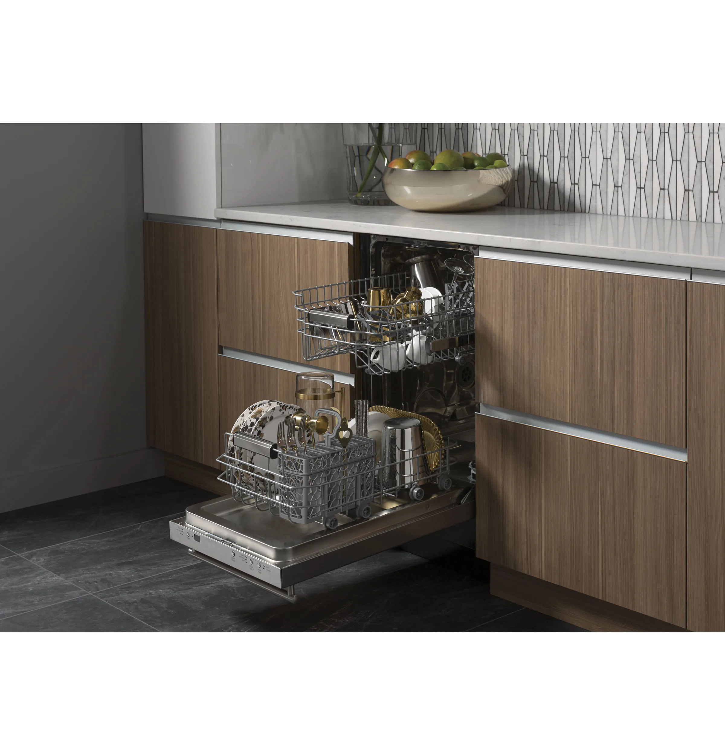 18" Dishwasher - (UDT165SIVII)