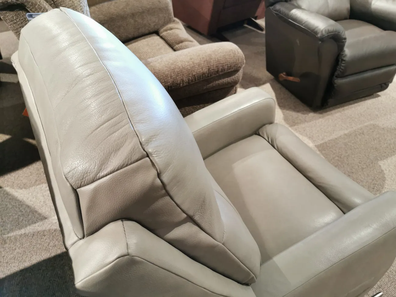 747 Finley Leather Rocker Recliner