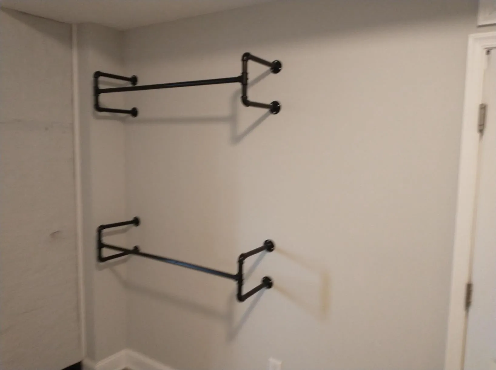 Wall-Mounted Clothes Rack, Industrial Pipe Clothes Hanging Bar, Space-Saving